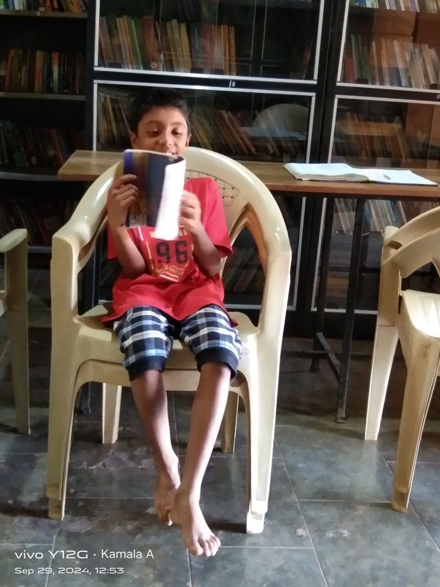 readingkafka's tweet image. That smile when a child is reading for fun! #librariesforall #readingforfun