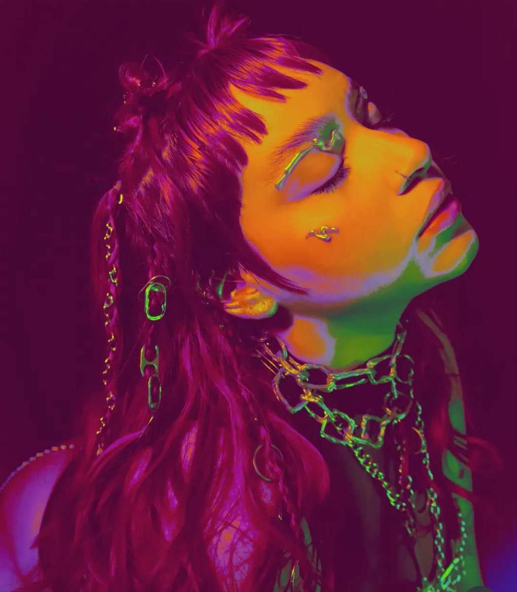 A veces uno le pierde la esperanza a las cozAz y después te mandan una foto del mural que pintaron con tu cara en algún lugar del mundo, y 🫀❤️‍🩹Coño gracias que bonito  @Ga.elizalde