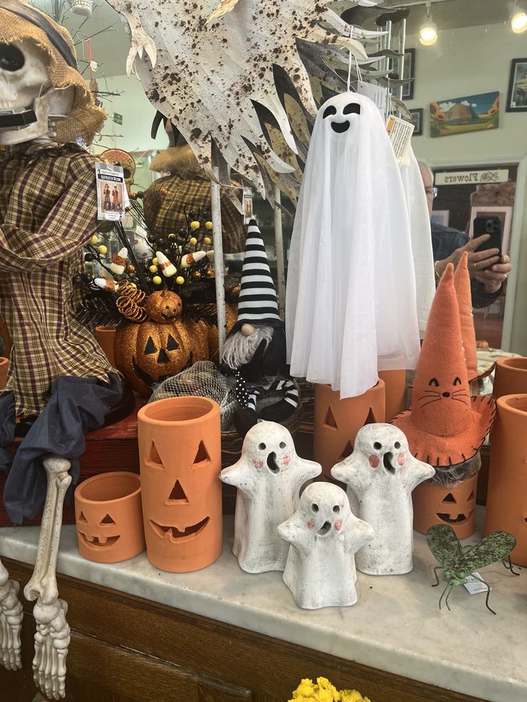 NeillsFlowers's tweet photo. Happy October 2024. We have spooky and fun Halloween themed decor. https://t.co/YPtsz4LgDM