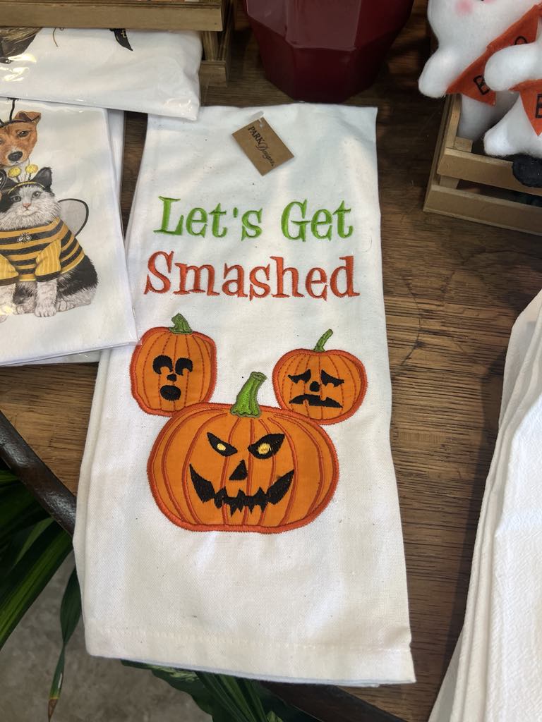 NeillsFlowers's tweet photo. Happy October 2024. We have spooky and fun Halloween themed decor. https://t.co/YPtsz4LgDM