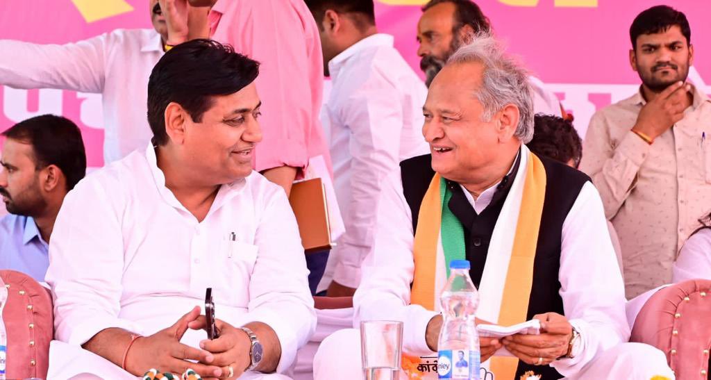 राजस्थान प्रदेश कांग्रेस कमेटी के ऊर्जावान अध्यक्ष, महात्मा गांधी अंग्रेजी मीडियम स्कूल जैसा उत्कृष्ट नवाचार करने वाले पूर्व शिक्षा मंत्री एवं लक्ष्मणगढ़ से लगातार चौथी बार विधायक श्री गोविन्द सिंह डोटासरा को जन्मदिन पर हार्दिक बधाई एवं शुभकामनाएं।

मैं ईश्वर से आपके अच्छे