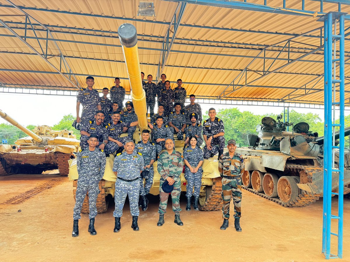 IN_INSShivaji's tweet image. 21 Officers of Marine Engineering Specialisation Course,#INSShivaji visited Military College of Electronics &amp;amp;Mech Engg,#Secunderabad 27-28 Sep 24.Focus was on Niche Technology #Simulators,#Aeronautics, #electronics &amp;amp; mechanical aspects in Military domain
#Jointmanship in Training