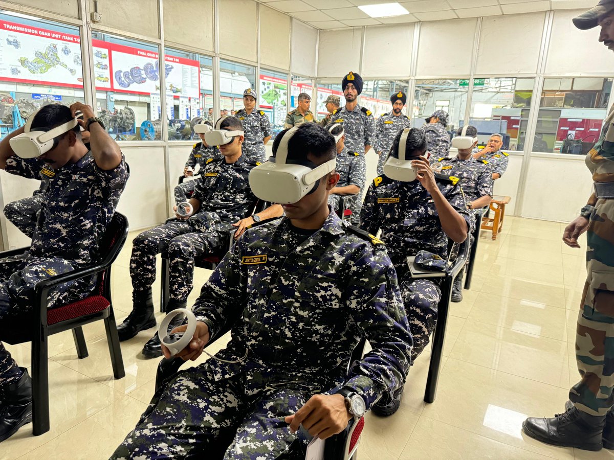 IN_INSShivaji's tweet image. 21 Officers of Marine Engineering Specialisation Course,#INSShivaji visited Military College of Electronics &amp;amp;Mech Engg,#Secunderabad 27-28 Sep 24.Focus was on Niche Technology #Simulators,#Aeronautics, #electronics &amp;amp; mechanical aspects in Military domain
#Jointmanship in Training