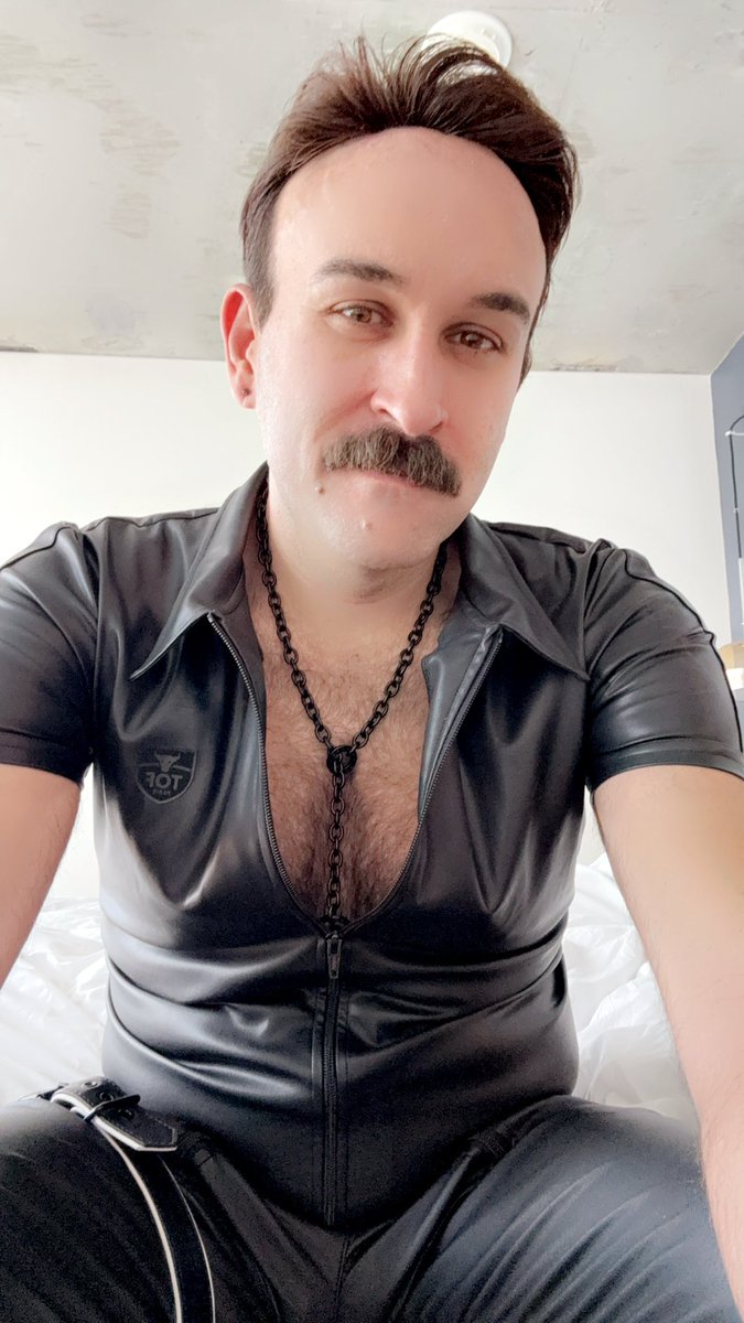 HunterFeral's tweet photo. In the airport heading back from San Fran, had such a good time at Folsom. Learned a lot to make next time even better! 

#FolsomStreetFair https://t.co/Z5nL43ej99