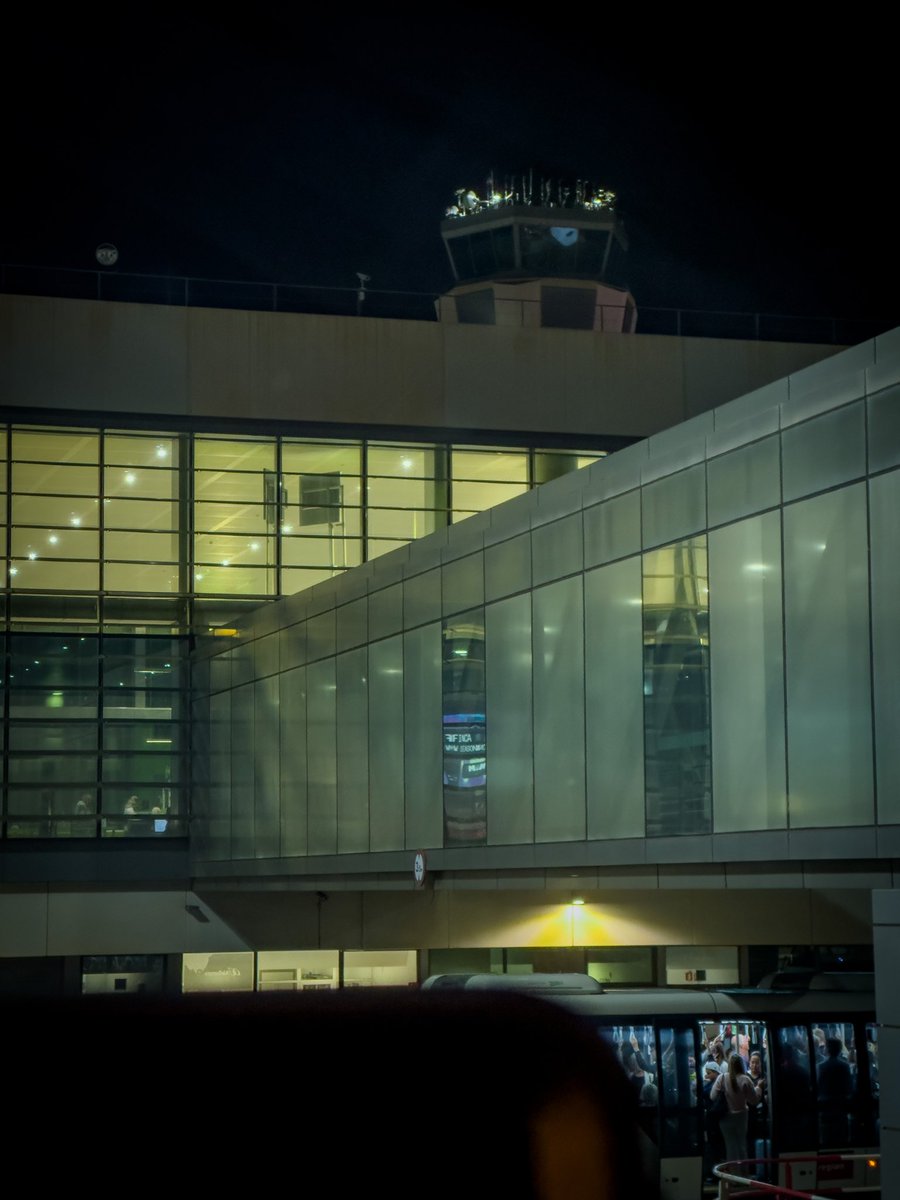 Buenos días, <a href="/controladores/">😉Controladores Aéreos 🇪🇸</a> desde el stand 48 de Málaga. 🫡