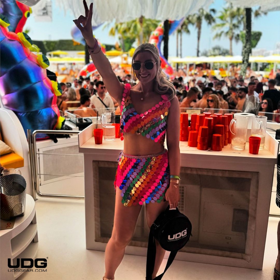 udggearcom's tweet image. 🎊💖 A huge thanks to DJ Anne Eager for the amazing beats and her stylish UDG Ultimate DIGI Headphone Bag! @anne_eager_dj

#UDG #UDGGEAR #Deejay #Producer #DJLIFE #UDGonTheRoad #DJonTour #UDGreGram #aiaiai #pioneer #nin #recordbag #vinyladdict #vinyladdiction #vinyladdicts
