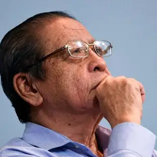 jameschin110's tweet photo. From Lim Kit Siang's Blog. He says DSAI will be around for a long, long time, at least a decade ....
How many of you agree?
#PMX #Malaysia #LimKitSiang
=======================================
Anwar Ibrahim has served as Prime Minister longer than three of five PMs in the last six years and headed to be one of the three longest of ten Prime Ministers in Malaysian history. The results of the Makhota by-election in Kluang on Saturday, following the victory of the Unity Government in Nenggiri by-election in Kelantan, signifies three things:
Firstly, Malaysians want stability as nobody benefits from a chaotic and unstable Malaysia – with no investor, particularly a foreign investor, wanting to invest in such a Malaysia.
Secondly, there is only one end result for a chaotic and unstable Malaysia – a failed state. It is not the road for Malaysia to rise again to become a great world-class nation.
Thirdly, the end of the Green Wave in Malaysia, where extremism, hatred, lies, misinformation and disinformation ruled the day.
In the past six years, Malaysia has had five Prime Ministers. As of today, the 10th Prime Minister, Anwar Ibrahim, has outlasted three of them – Ismail Sabri, Muhyiddin Yassin and Tun Dr. Mahathir Mohamad in his second tenure as Prime Minister. But Anwar has not only served longer than three of the five PMs in the last six years, he is headed to be one of the longest of ten Prime Ministers of Malaysia.
The next two or three years will be crucial for Malaysia. It will decide whether whether Anwar Ibrahim will be one of the three longest Prime Ministers of Malaysia in Malaysian history.
The acid test in the next two or three years will be whether Anwar Ibrahim will live up to his famous quote: “Wo Men Dou Shi Yi Jia Ren” – “Melayu anak saya, Cina anak saya, India anak saya, Kadazan anak saya, Dayak anak saya”.
If Malaysia is to rise again to become a great world-class nation, we must go back to the Malaysian Constitution and Rukun Negara, which emphasise that Malaysia is a plural society and the importance of “unity in diversity:”
Malaysia nearly become world-known as a kleptocratic state. We want to be famous in the world for the unity and harmony of various races and cultures and the success we can achieve from such unity and harmony.
We want Malaysia to be able to contribute to the world, and one area which we are eminently qualified to contributre is to promote global civilizational dialogue and harmony. Malaysia is home to Islam, Confucianism, Buddhism, Hinduism, Christianity, Taoism, Sikhism and other civilisations. We can and must contribute to a new phase of humanity, where all men and women develop not only national mindsets but global mindsets. We can start modestly by promoting global civilizational dialogue and harmony.
(Speech by DAP veteran Lim Kit Siang at the 103th anniversary dinner of the Batu Pahat Chin Kang Association on Monday, 30th September 2024 at 8 pm.)