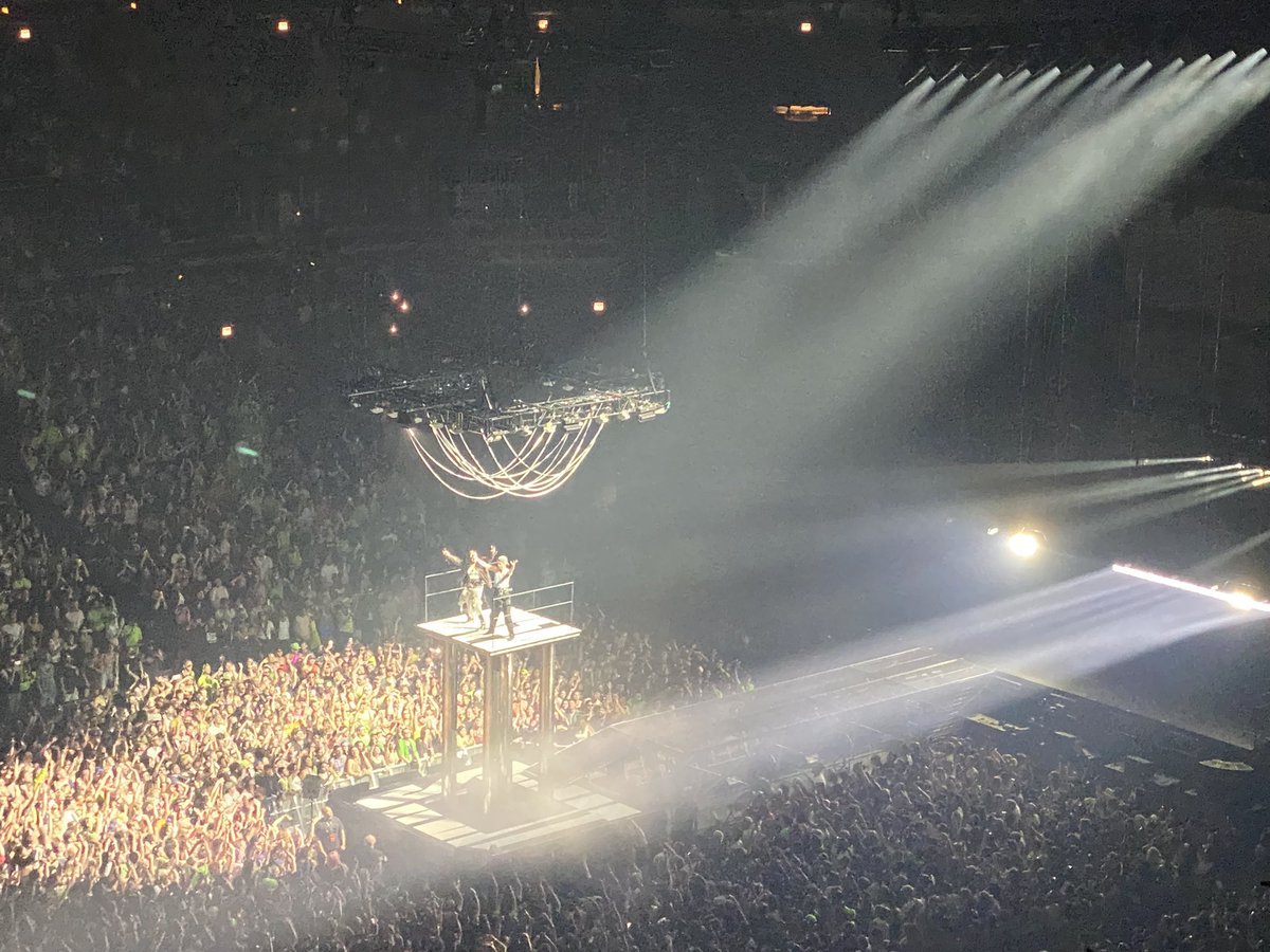 pickleknee's tweet photo. Brat Summer and it’s the same but it’s fall and also the Sweat Tour so it’s not. https://t.co/7pb0TLYy0T
