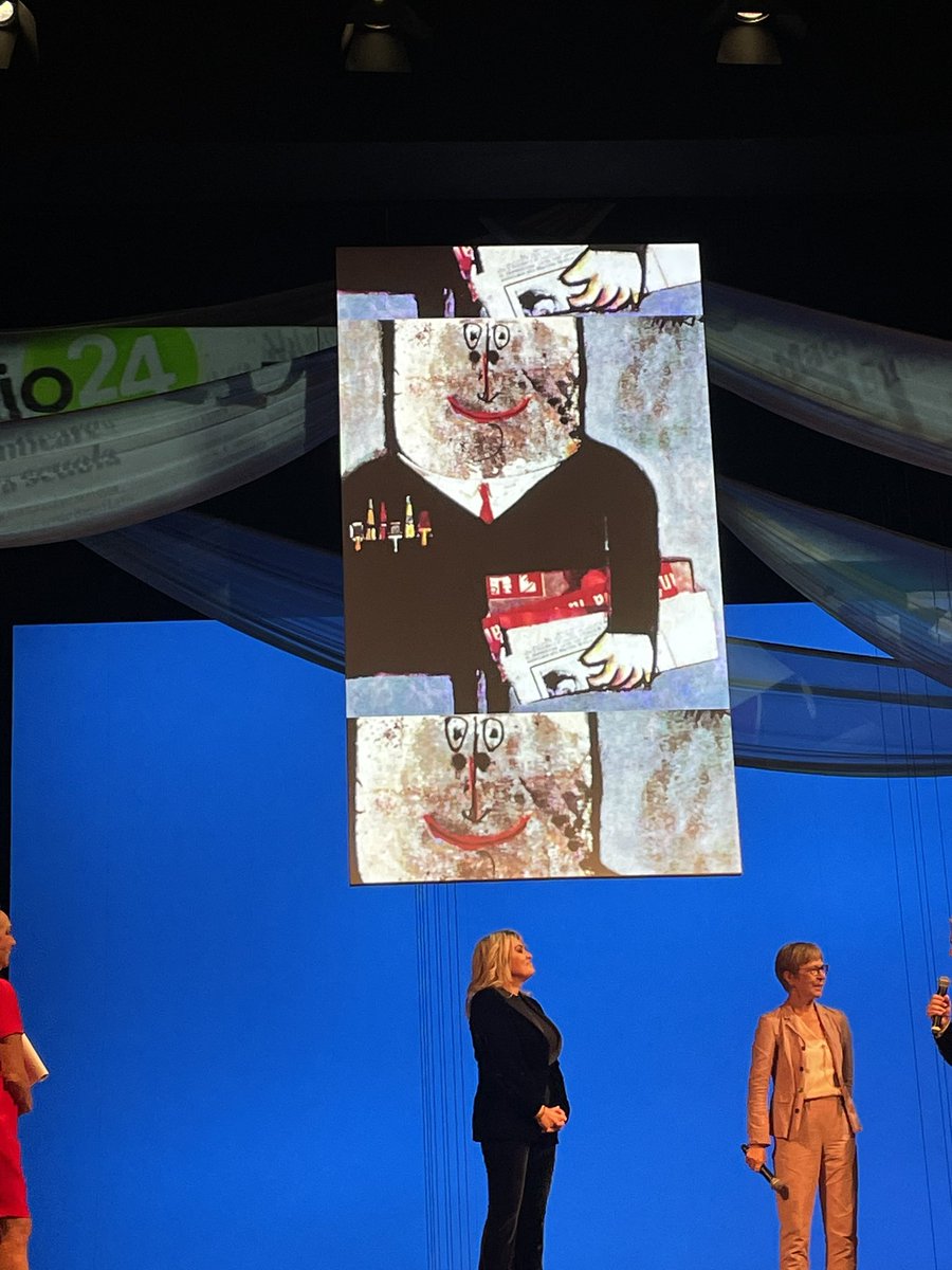 ambrareda's tweet image. Meritatissimo #Premiolino a @StefaniaBattis4  e felice di essere stata presente per applaudirla 👏🏻👏🏻👏🏻