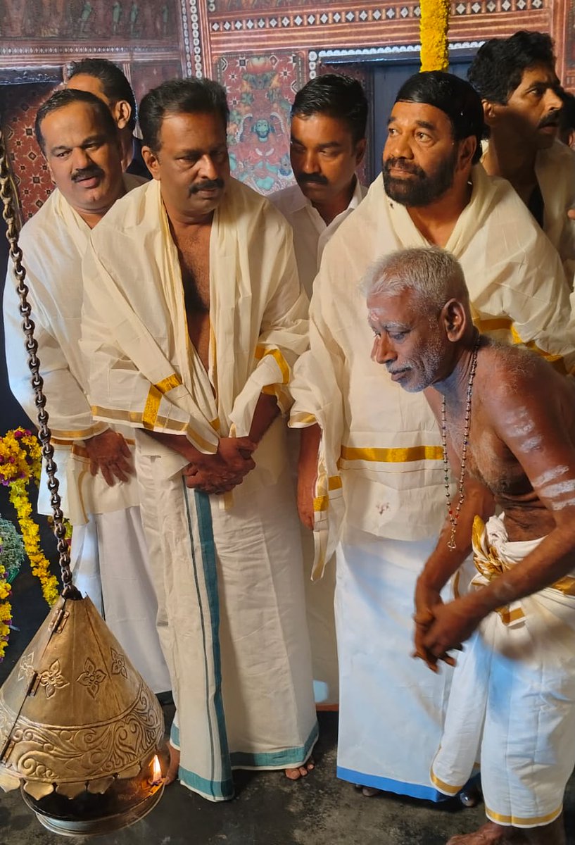 The Udawal exchange accompanying the procession of Navratri idols to Sri Padnabha Sannidh took place at Padmanabhapuram Palace at 7.30 am.
