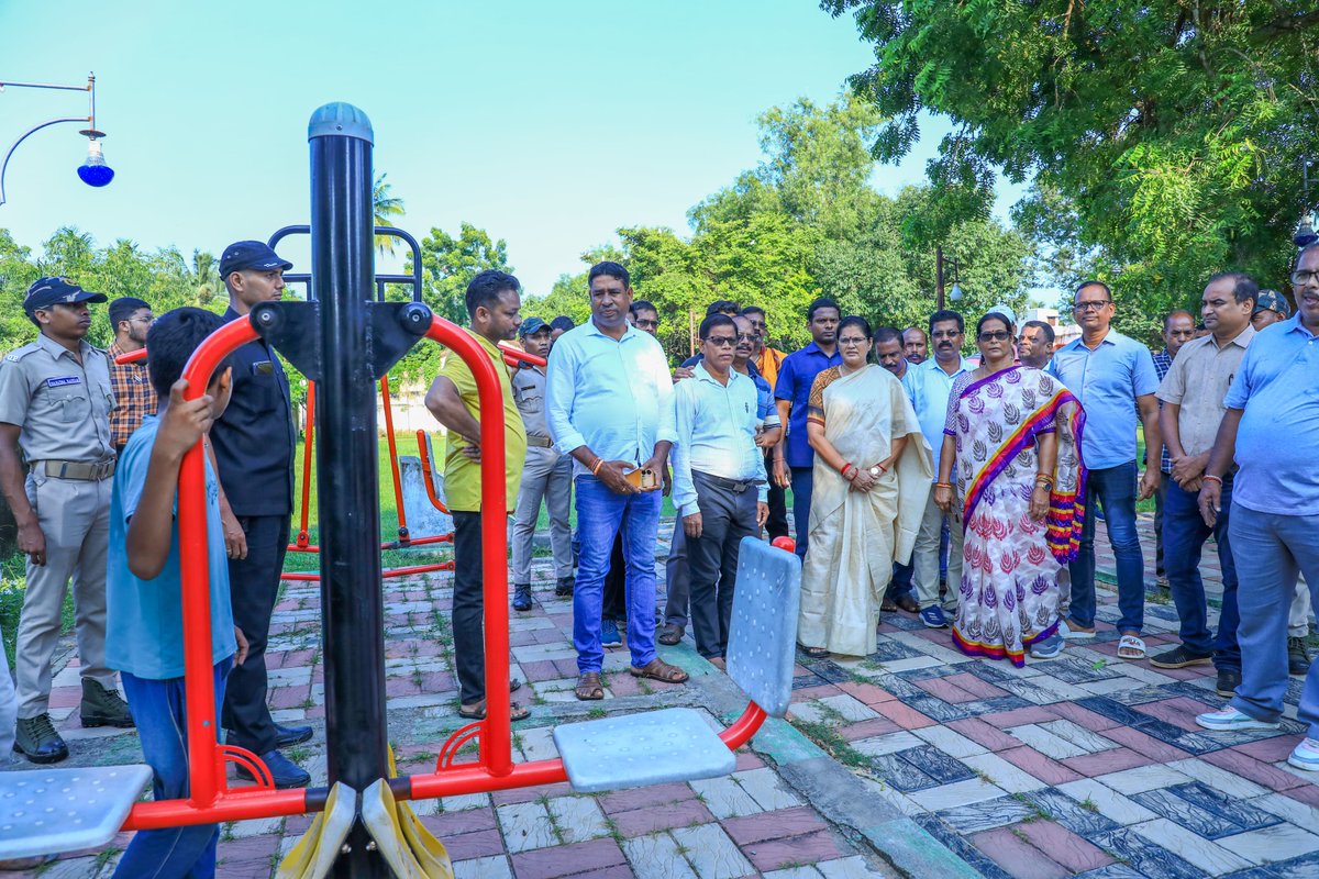PravatiPOdisha's tweet photo. ଆଜି କାର୍ଯ୍ୟନିର୍ବାହୀ ଅଧିକାରୀ, ନିମାପଡା ଏନଏସି ଏବଂ ମଣ୍ଡଳ ଉନ୍ନୟନ ଅଧିକାରୀ,ନିମାପଡାଙ୍କ ଉପସ୍ଥିତିରେ ନିମାପଡା ଶିଶୁ ଉଦ୍ୟାନର ତଦାରଖ କରିଲି | ଶିଶୁ ଉଦ୍ୟାନର ଭିତ୍ତିଭୂମିର ବିକାଶ ନିମନ୍ତେ ଯୋଜନା ପ୍ରସ୍ତୁତ କରିବା ପାଇଁ ନିର୍ଦ୍ଦେଶ ଦେଲି |
#nimapara
#dcmodisha https://t.co/4cnNgBelEz