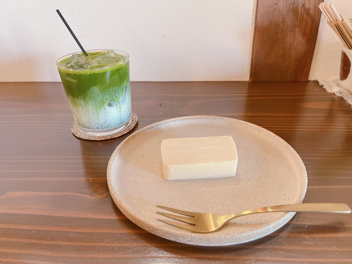 kryss_tw's tweet photo. 山口市のknotさんでカレーを頂きました🍛
辛いのが苦手な自分でも完食できる辛さでした！
その後は月灯りさんでチーズケーキを頂いて満腹です。
友達はテリーヌを食べ、どちらも濃厚で美味しかったです👍🥕
#山口市 #knot #月灯り https://t.co/U5lkyPGIDF