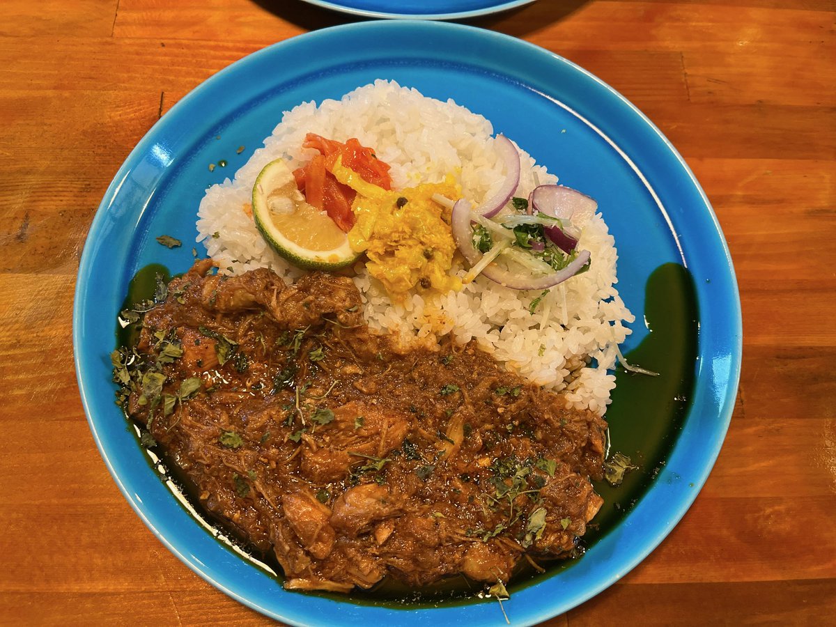 kryss_tw's tweet photo. 山口市のknotさんでカレーを頂きました🍛
辛いのが苦手な自分でも完食できる辛さでした！
その後は月灯りさんでチーズケーキを頂いて満腹です。
友達はテリーヌを食べ、どちらも濃厚で美味しかったです👍🥕
#山口市 #knot #月灯り https://t.co/U5lkyPGIDF