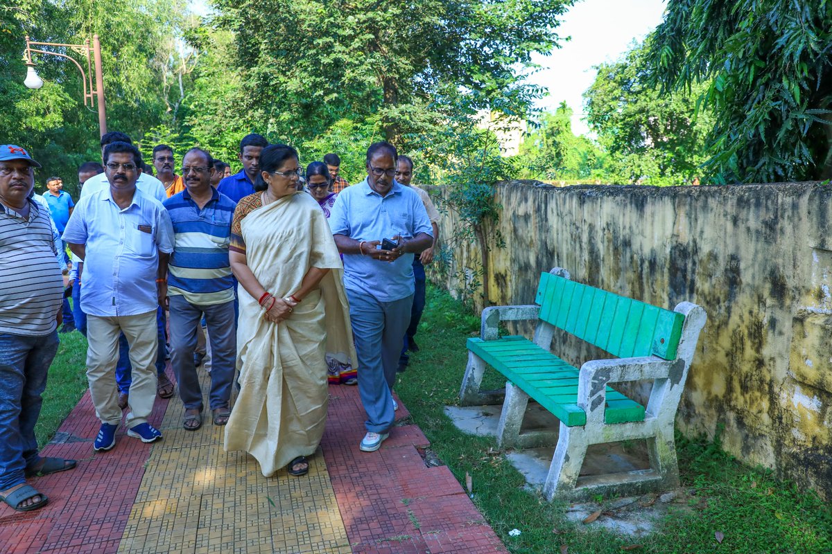 PravatiPOdisha's tweet photo. ଆଜି କାର୍ଯ୍ୟନିର୍ବାହୀ ଅଧିକାରୀ, ନିମାପଡା ଏନଏସି ଏବଂ ମଣ୍ଡଳ ଉନ୍ନୟନ ଅଧିକାରୀ,ନିମାପଡାଙ୍କ ଉପସ୍ଥିତିରେ ନିମାପଡା ଶିଶୁ ଉଦ୍ୟାନର ତଦାରଖ କରିଲି | ଶିଶୁ ଉଦ୍ୟାନର ଭିତ୍ତିଭୂମିର ବିକାଶ ନିମନ୍ତେ ଯୋଜନା ପ୍ରସ୍ତୁତ କରିବା ପାଇଁ ନିର୍ଦ୍ଦେଶ ଦେଲି |
#nimapara
#dcmodisha https://t.co/4cnNgBelEz