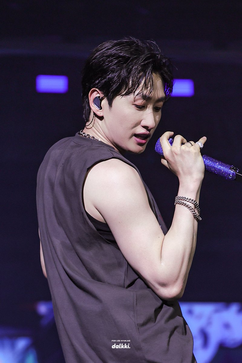 dalkki0404's tweet photo. 240928 D&amp;E ECLIPSE CONCERT

💪🏻🔥

#은혁 #EUNHYUK
#슈퍼주니어DnE 
#SuperJuniorDnE https://t.co/mA4wLRTkwR