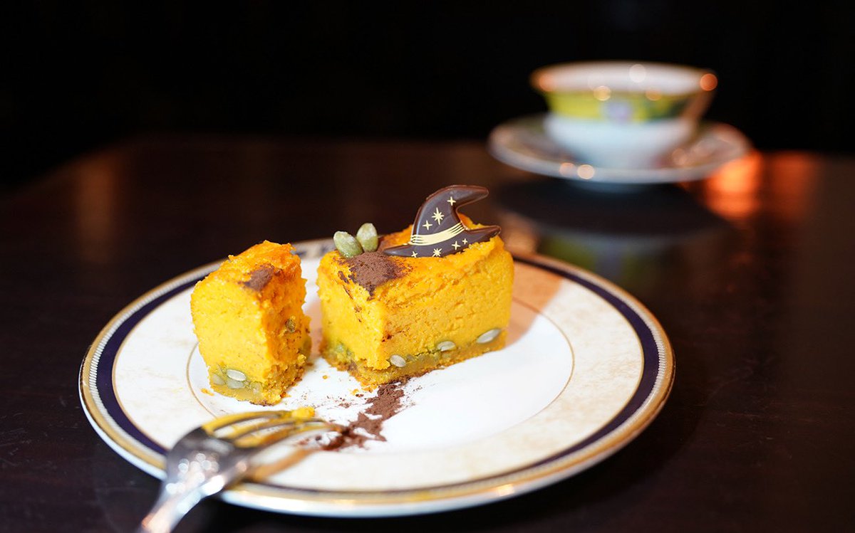 funakuracoffee's tweet photo. １０月の限定メニュー

「パンプキン・テリーヌ」

かぼちゃを存分に味わえる濃厚なテリーヌ。
かぼちゃのフィナンシェに、塩炒りのパンプキンシードをアクセントに仕上げました。 https://t.co/vsO1tfdxf1