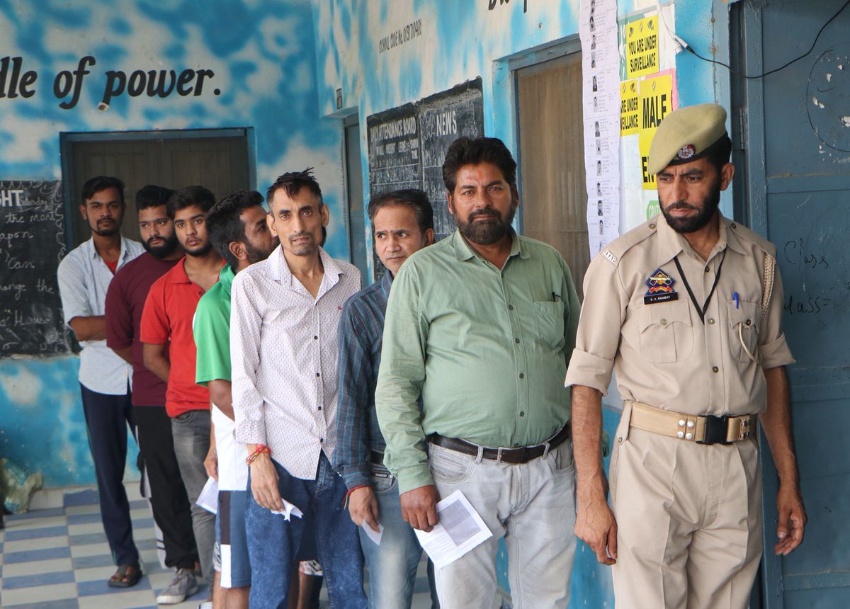 uniindianews's tweet image. Voters waiting outside a polling station in #Satwari area of Jammu for their turn to cast their franchise during the #finalphase of assembly elections amid tight security in place on Tuesday.