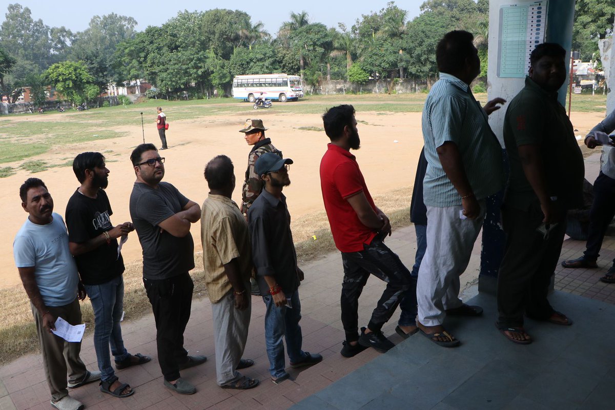 uniindianews's tweet image. Voters waiting outside a polling station in #Satwari area of Jammu for their turn to cast their franchise during the #finalphase of assembly elections amid tight security in place on Tuesday.