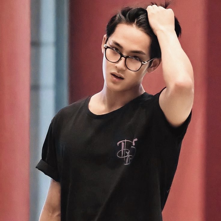 vinquewrites's tweet image. watching you 🔞
— mg x oc filo au

you feel eyes watching through your phone, thus seeking help from an IT genius, mg. 

how did stares turned into obsession, causing unforeseen revelations.

cw: psychopathy, stalking, dark theme, read other tags

🔗: privatter.net/p/11190312