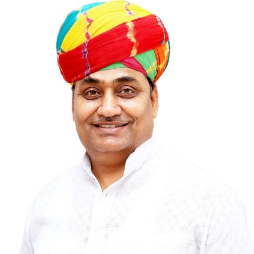 sahdevlombror's tweet photo. राजस्थान प्रदेश कांग्रेस कमेटी के अध्यक्ष @GovindDotasra जी को जन्मदिन की अनंत शुभकामनाएं।

ईश्वर से आपके स्वस्थ, सुखमय एवं दीर्घायु जीवन के लिए प्रार्थना करता हूँ ।
आज का दिन आपके लिए शुभ हो। https://t.co/r60f2eIi7v