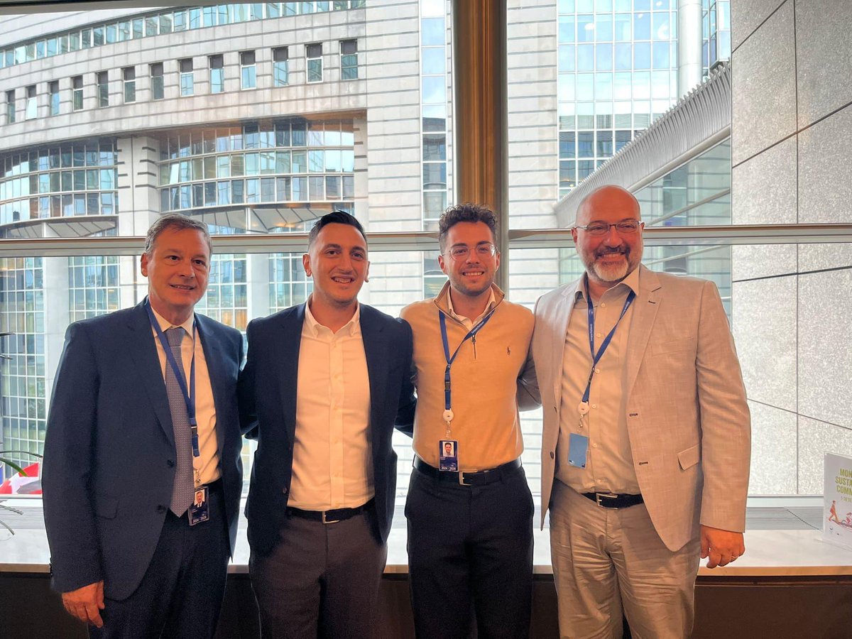 Oggi a Brusselles, insieme ai colleghi <a href="/thomasbajada/">Thomas Bajada</a> e @sakisarnaoutoglou , abbiamo incontrato il commissario europeo designato per Equità Intergenerazionale, Gioventù, Cultura e Sport, il maltese S&amp;D, <a href="/GlennMicallef/">Glenn Micallef</a>, su temi di grande importanza per Sicilia e per Sardegna.