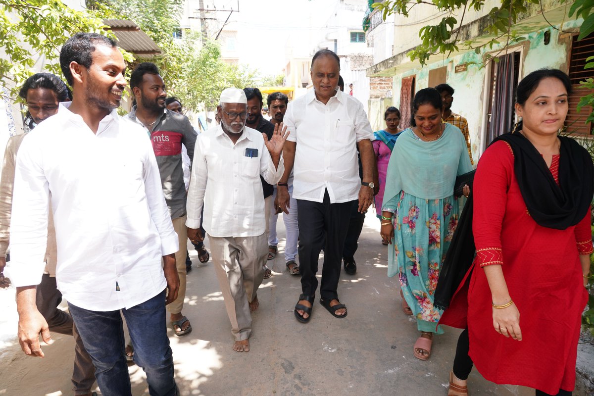 vpr_official_'s tweet photo. బుచ్చిరెడ్డి పాలెం మండలం, టౌన్ పరిధిలోని ఖజానగర్ నందు మసీదు ప్రాంగణం నందు నూతనంగా నిర్మించిన గృహ సముదాయ ప్రారంభోత్సవ కార్యక్రమంలో పాల్గొంనడం జరిగింది.
#NaraChandraBabuNaidu #AndhraPradesh #vemireddyprabhakarreddy #VemireddyPrashanthiReddy #TDP #CBN #Team_VPR https://t.co/UMiQjoX4K6