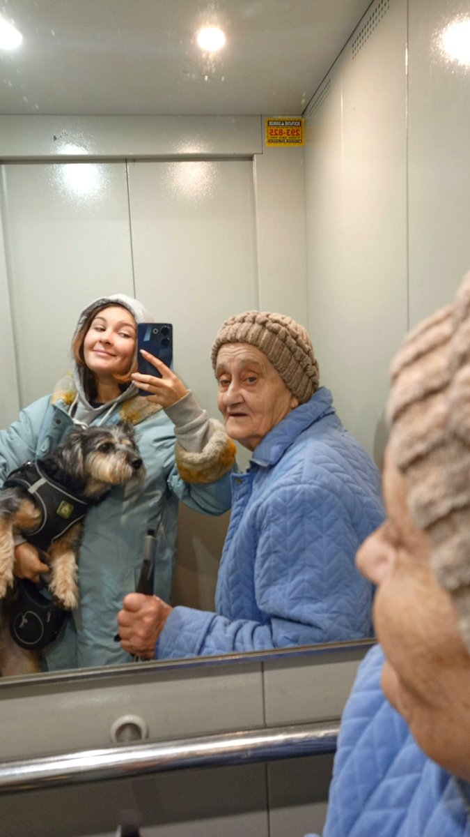 vse_potom1's tweet image. РЕБЯТА 
ЩАС БУДЕТ ОЧЕНЬ СТРАННЫЙ ВОПРОС, НО ВДРУГ КТО-НИБУДЬ ЗНАЕТ АНДРЕЯ МАЛАХОВА ЛИЧНО

Моя 88 летняя бабуля его самая большая фанатка. И отчасти именно благодаря ему она до сих пор жива, потому что разве что его еженедельные программы делают ее жизнь лучше.