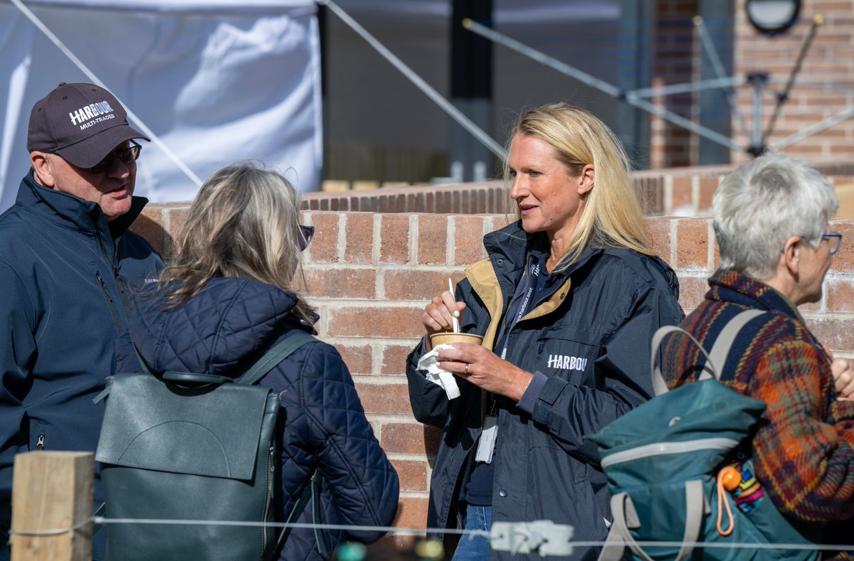 We had great fun celebrating the arrival of over 300 new homes in Granton with a street party on Friday! 🎉