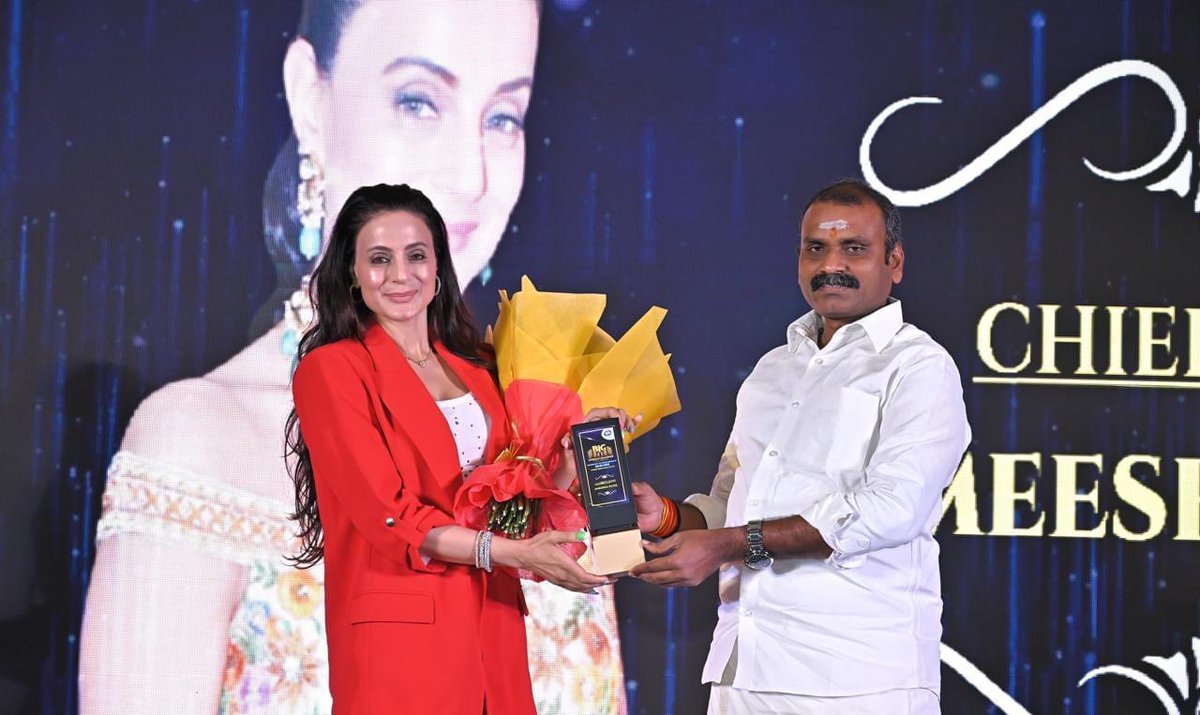 We presented radio’s first 'BIG Dream Makers Expo and Awards 2024'. 
The event was graced by @Murugan_MoS ,Union Minister of State for Information &amp; Broadcasting and Parliamentary Affairs (Gov. of India), and Bollywood star Ameesha Patel.

#BIGFM #BIGDreamMakersAwards #BIGFM