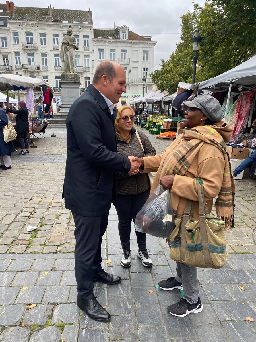 À la rencontre des habitant·es et des commerçant·es au marché d'Anneessens 🍏🥕
