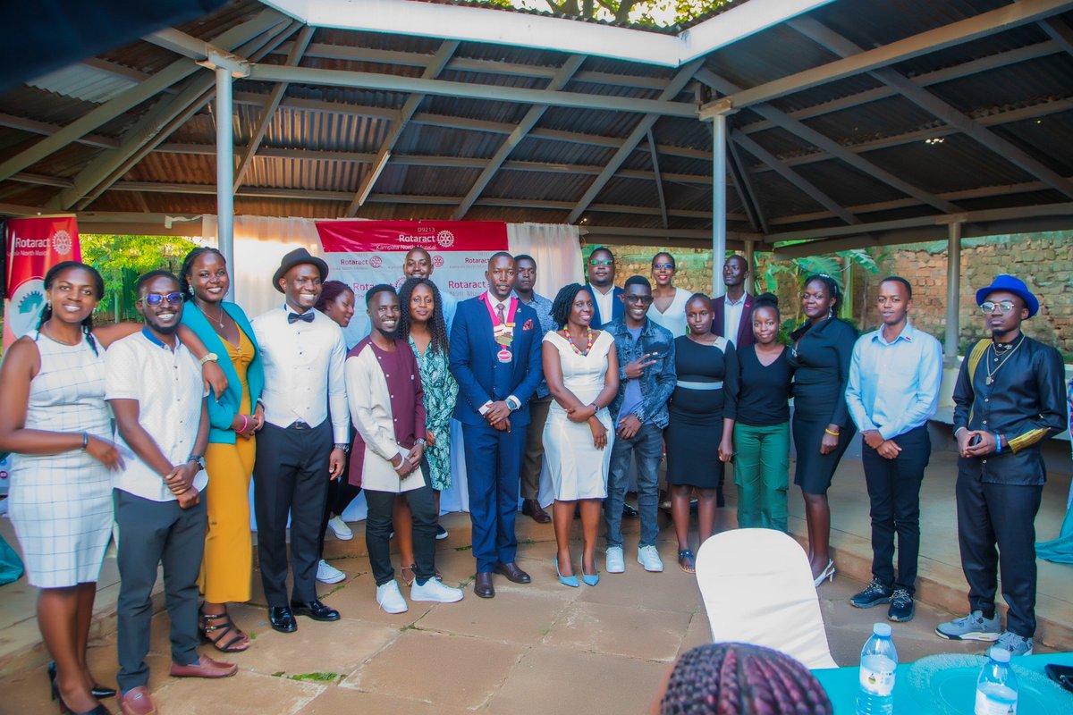 toeknee_rukidi's tweet image. This is a Throw back with my favorite human beings.
I always feel at home when i am with them. @philipbamuteeze @rctmusical @LindaAsiimwe2 @judith_nansumba  #musical2theworld