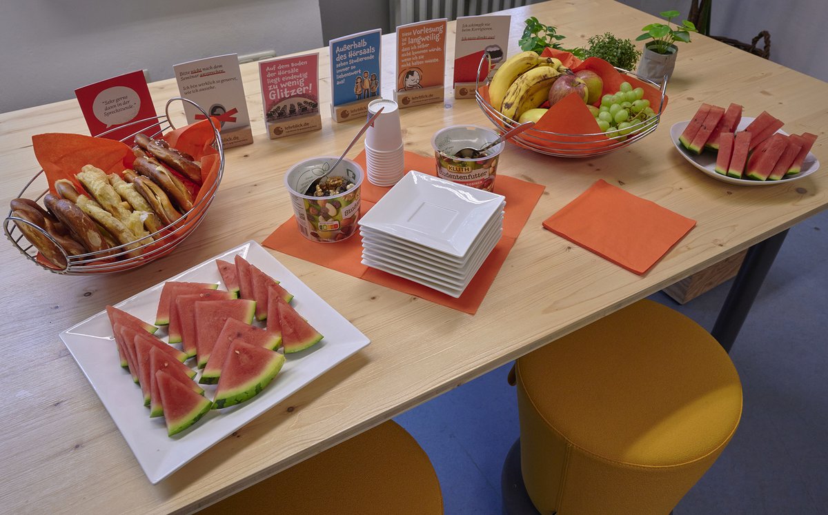 ☕ Das Catering am ZHW ☕ 

... ein guter Grund, unsere Präsenzworkshops zu besuchen (neben dem fachlichen Input, dem Austausch mit Kolleginnen und Kollegen, einer "Auszeit" vom beruflichen Alltag...)!

Zum aktuellen Workshopangebot bitte hier entlang:
uni-regensburg.de/zentrum-hochsc…