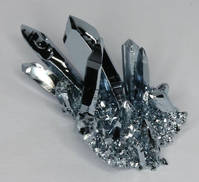 Rainmaker1973's tweet photo. Osmium is the densest naturally occurring element, with a density of 22.59 g/cm³, denser than lead.

1 kg is approximately a cube 4 x 4 x 3 cm. https://t.co/Tpk3ZkI0ap
