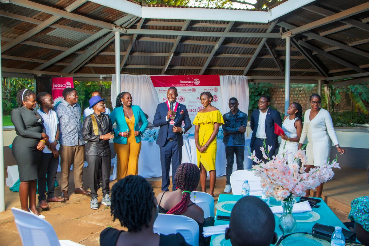 toeknee_rukidi's tweet image. This is a Throw back with my favorite human beings.
I always feel at home when i am with them. @philipbamuteeze @rctmusical @LindaAsiimwe2 @judith_nansumba  #musical2theworld