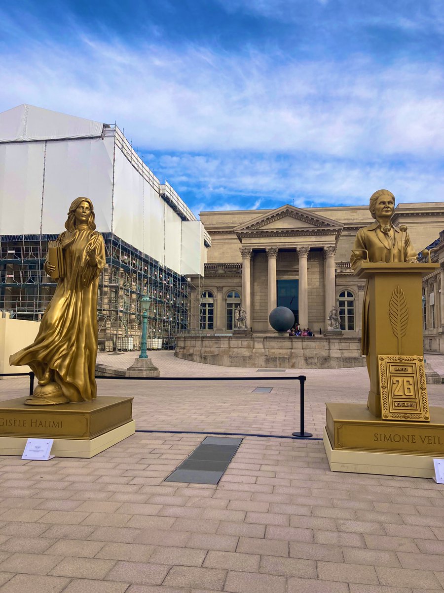 Admettons, je n’étais pas la personne la plus attendue de la journée à l’Assemblée nationale, mais quand même heureuse d’y être auditionnée ce matin sur la procédure de destitution par la Commission des lois. Un peu perdue à la sortie, je me suis retrouvée en bonne compagnie!