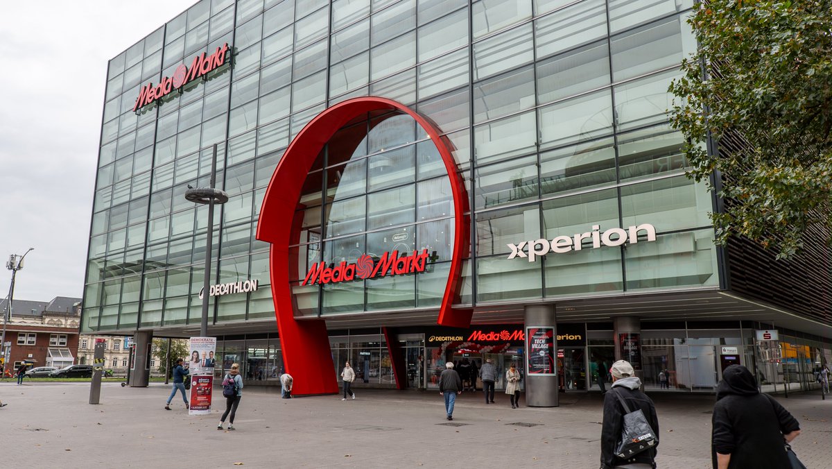 IsiGlobal's tweet image. We are thrilled to announce the completion of another exciting shop-in-shop execution for HP in MediaMarktSaturn Technology Village Hamburg!

#Retailinnovation #Sustainability #AIDrivenTech #HP #ShopInShop #Partnerships #F1 #RetailTransformation