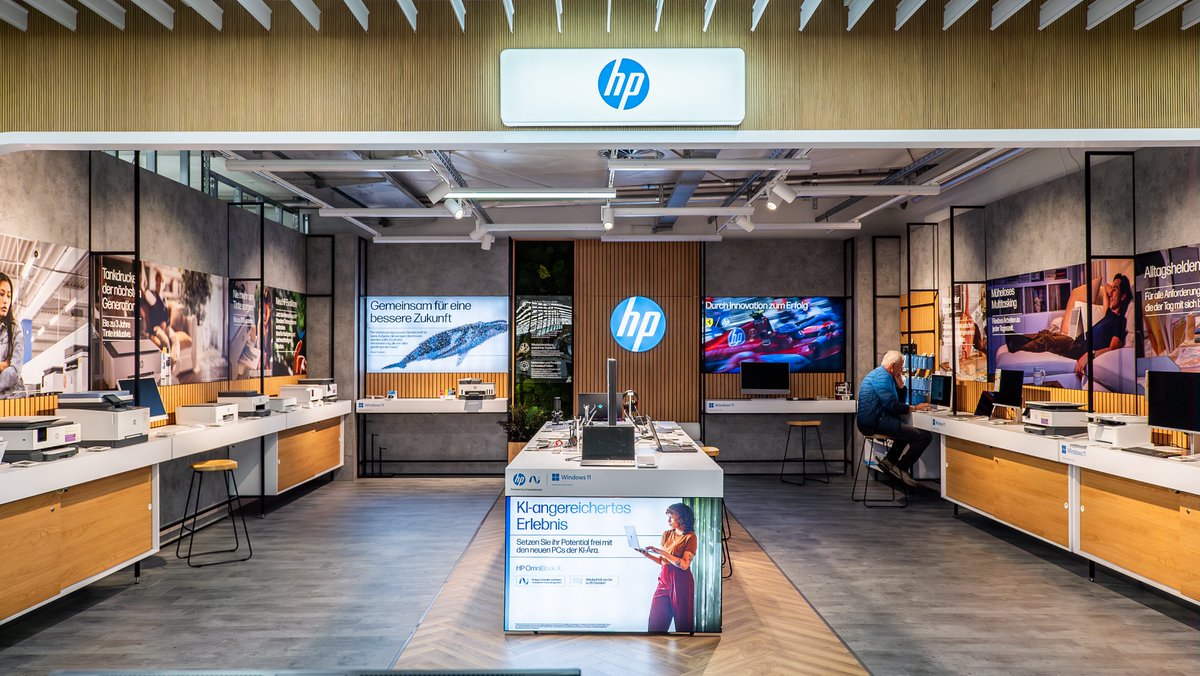 IsiGlobal's tweet image. We are thrilled to announce the completion of another exciting shop-in-shop execution for HP in MediaMarktSaturn Technology Village Hamburg!

#Retailinnovation #Sustainability #AIDrivenTech #HP #ShopInShop #Partnerships #F1 #RetailTransformation