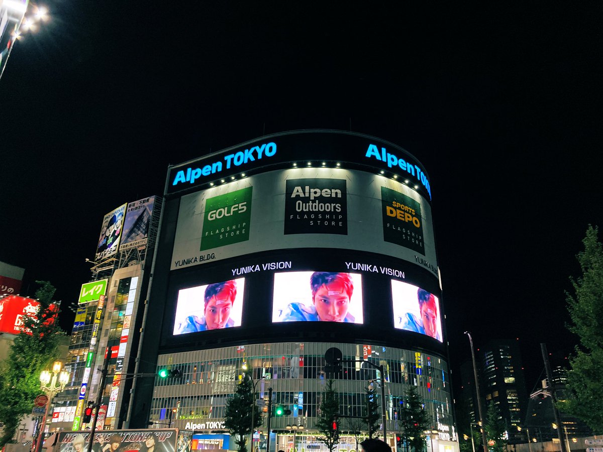 OQIoHoiH2XKuMA5's tweet photo. 新宿ユニカビジョン前に来ました🎂💜✨ https://t.co/2NPRIcI6Ei