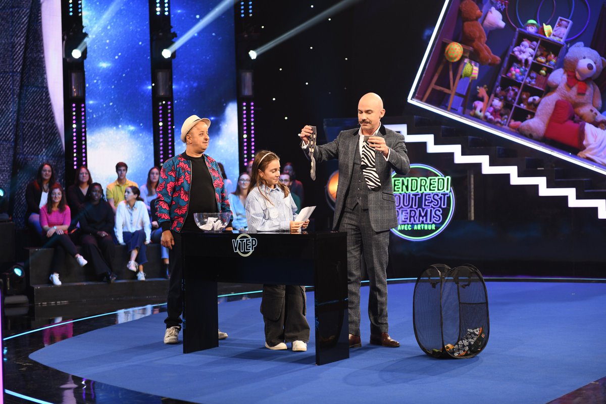 VTEP_TF1's tweet image. Ce vendredi, @Booder_officiel prend les commandes de #VTEP !
🧸 Il invite 7 enfants à participer aux épreuves les plus cultes !
✨ Vendredi Tout Est Booder, vendredi après "🔟 sur 🔟, combien tu te mets ?" sur @TF1 !
@LeChrisMarques @inesvandamme @MajidBERHILA @ViktorVincentOF