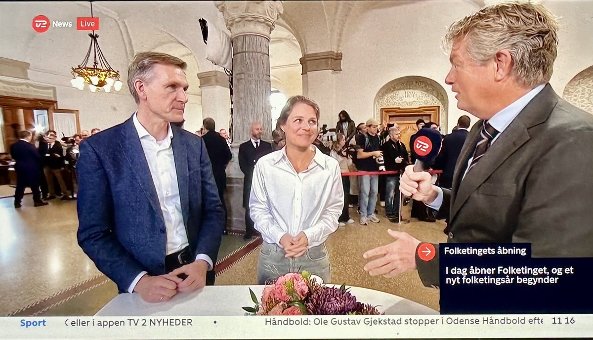 kbhprof's tweet image. Optakt til @folketinget’s åbning - med kloge ord på @tv2newsdk fra @redbarnetdk’s Johanne Schmidt-Nielsen🎤📺  Hun fremhævede nemlig, at det er afgørende for børn og unges trivsel, at flere søger ind på pædagog- og læreruddannelsen 🤞 #uddpol #uddannelsesreform #kbhprof
