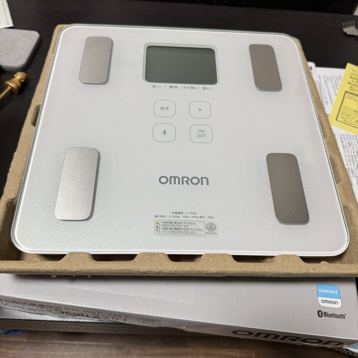 Hageoyaji1212's tweet photo. 【開封の儀】
血圧計に続き体重計もキタ👍
これで両方Bluetooth接続出来るんで、楽やわぁ😅でもこれで誤魔化し出来んようなるな🤣

皆さまお疲れサントリー🍺

#オムロンコネクト
#karadaScan https://t.co/bprlC1jEPX