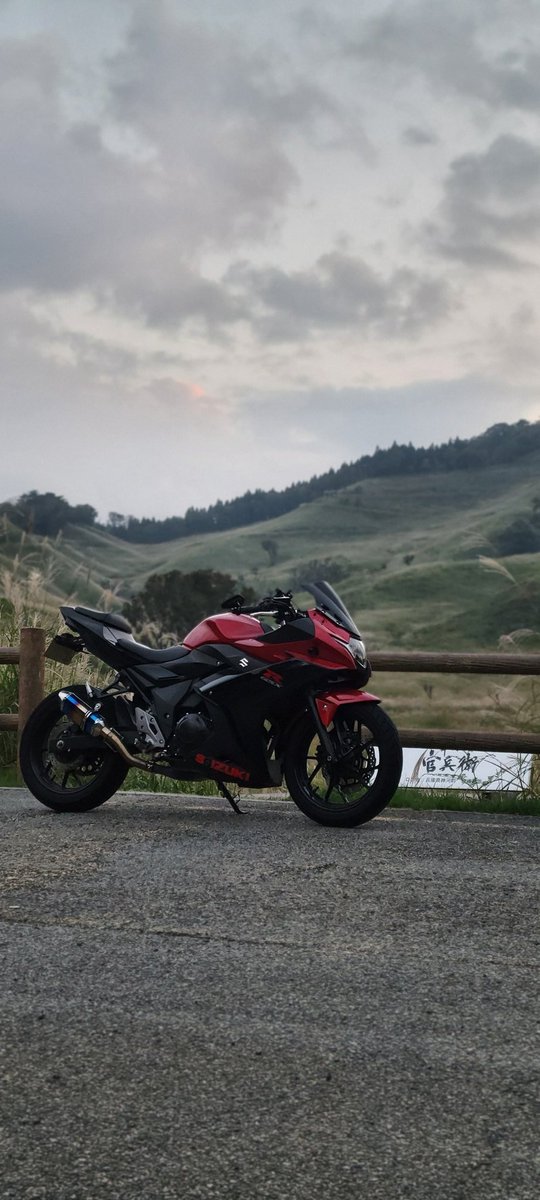 mido_600rr's tweet photo. 砥峰高原🏍³₃
 #GSX250R  #rebel250  #砥峰高原 https://t.co/0X8WPwL29O