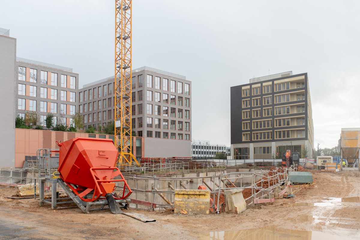 ParisSaclay (@parissaclay) on Twitter photo La première pierre du Central est posée ! 🏡✨   
Le début d'un beau programme : des logements modernes et confortables, 6000 m² de jardins partagés 🌳 et des mobilités douces facilitée 🚴♂️ au service d'un territoire d’exception agréable à vivre 🌟 #LeCentral #ParisSaclay La première pierre du Central est posée ! 🏡✨   
Le début d'un beau programme : des logements modernes et confortables, 6000 m² de jardins partagés 🌳 et des mobilités douces facilitée 🚴♂️ au service d'un territoire d’exception agréable à vivre 🌟 #LeCentral #ParisSaclay