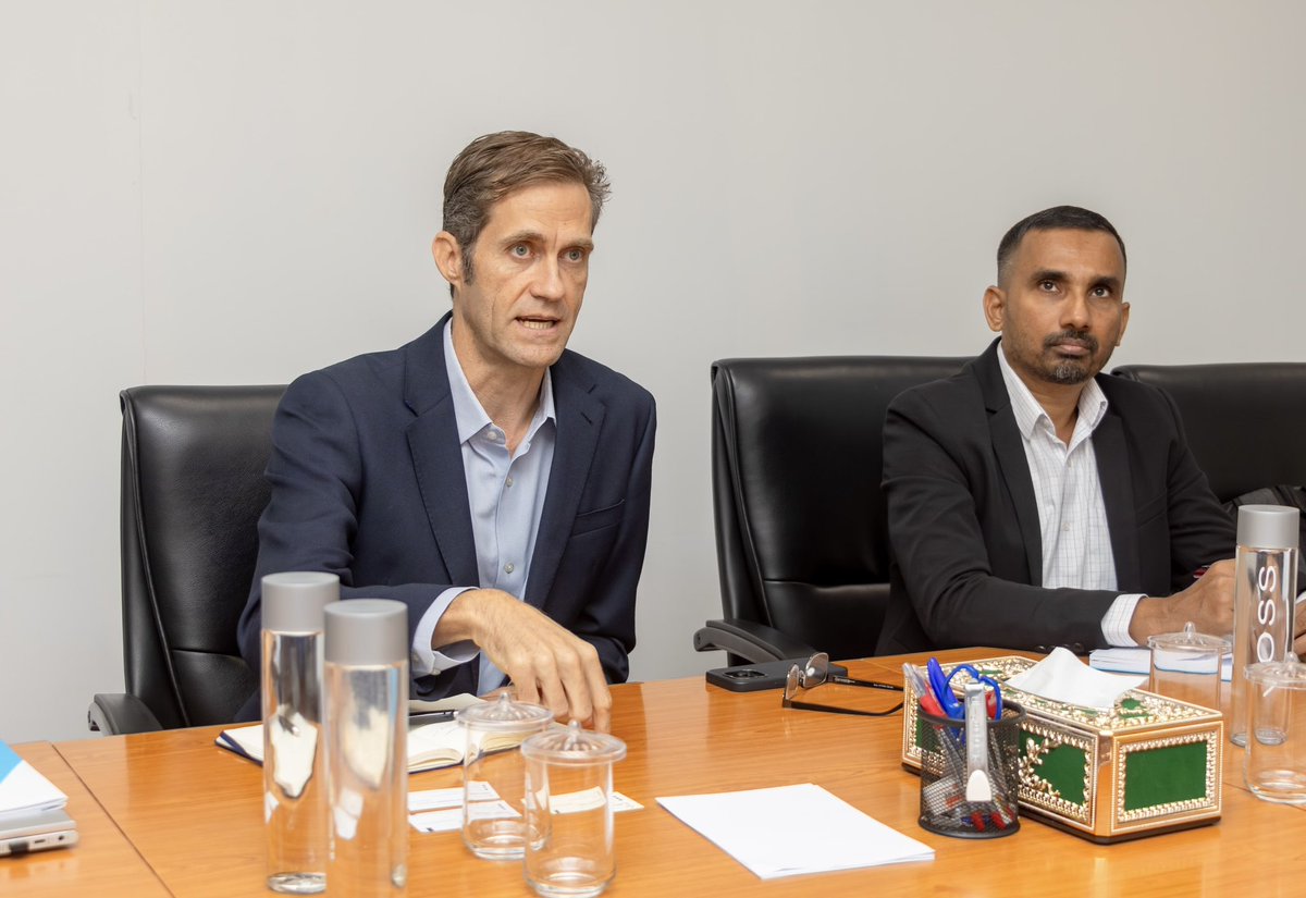 Minister Dr. Abdulla Muththalib, along with Senior Officials of the Ministry, held a meeting with the UNOPS teams from Sri Lanka and the Maldives today. The discussions centered on forging new partnerships and strategic plans to advance sustainable infrastructure projects,