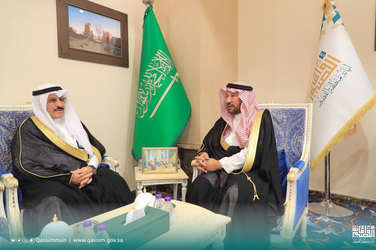 Qassimmun's tweet photo. التقى أمين منطقة #القصيم المهندس محمد المجلي صباح اليوم بمقر #أمانة_منطقة_القصيم بمدير عام فرع المركز الوطني لتنمية الغطاء النباتي ومكافحة التصحر بمنطقة القصيم اللواء علي الأسمري ، لبحث سبل التعاون المشترك للاستثمار بأراضي الغطاء النباتي في المنطقة. https://t.co/2F9NdlAZZi
