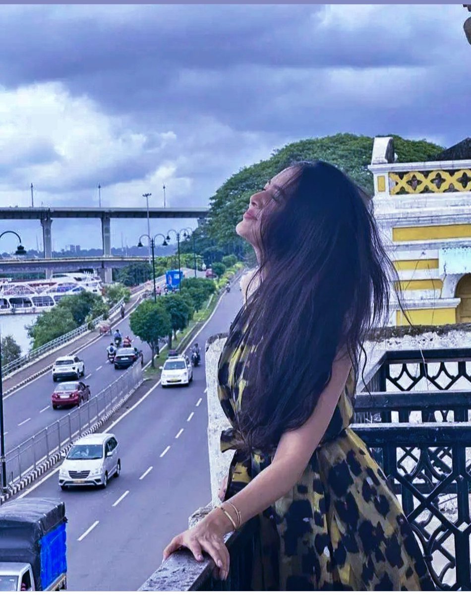 Just 'WOW' for your natural beauty. 😲🌸

#TejasswiPrakash 
#TejaTroops