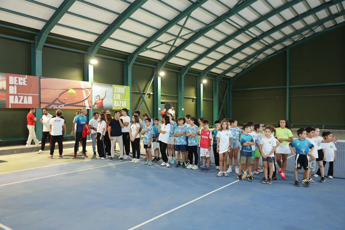 TTFK_Maras's tweet photo. İl faaliyet programimizda yer alan Tenis il Sampiyonasi 16-30 Eylül tarihleri arasında kapali tenis kortlarinda toplamda 10 ayrı yaş kategorisinde 195 sporcunun katilimi ile gerçekleşi. https://t.co/U9DlMx2BTu