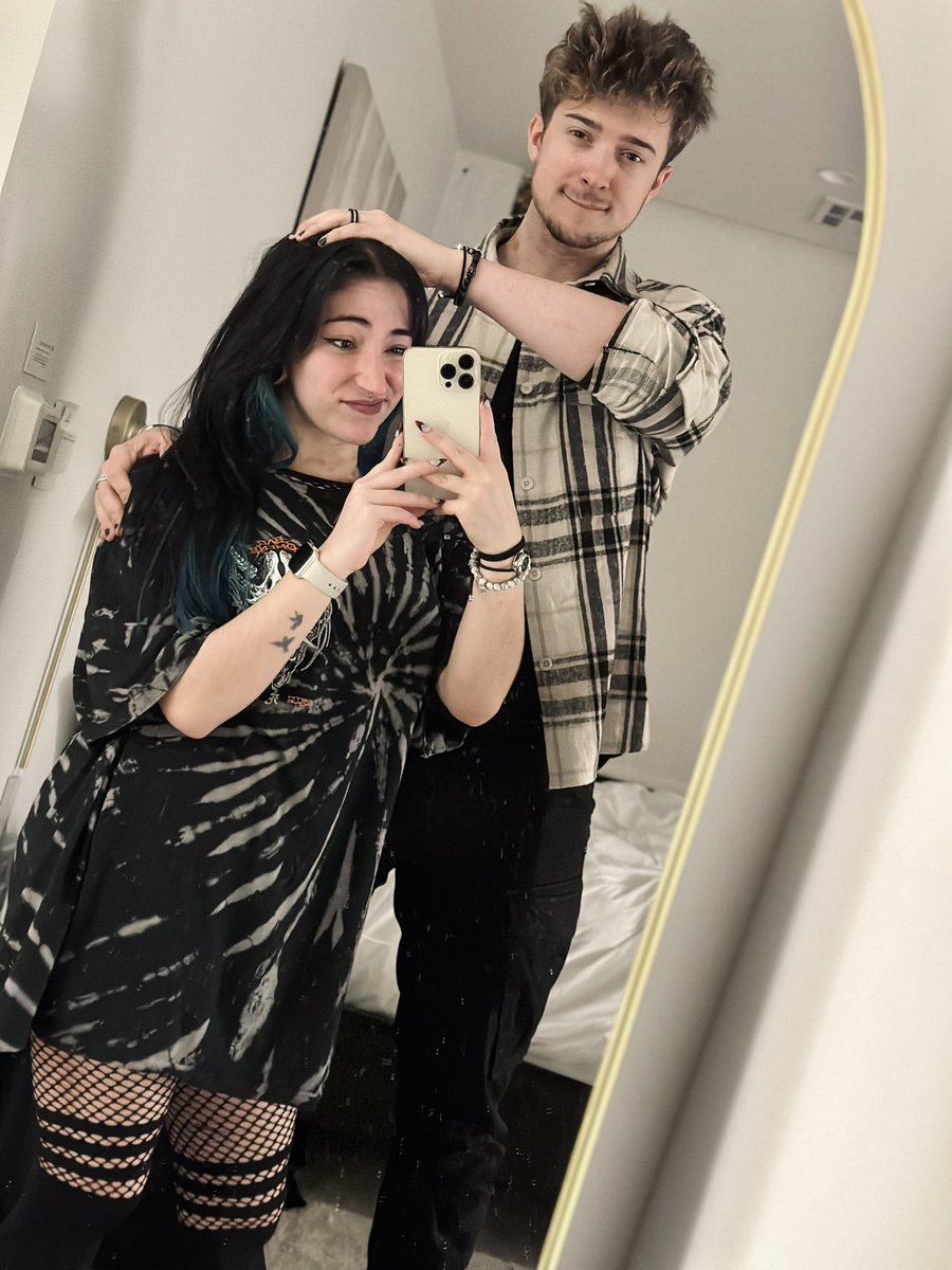 Mom and Dad get a date night 🖤😘