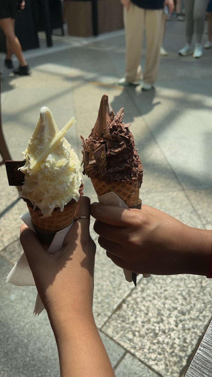 kaadhalkanmani's tweet image. September kuppai