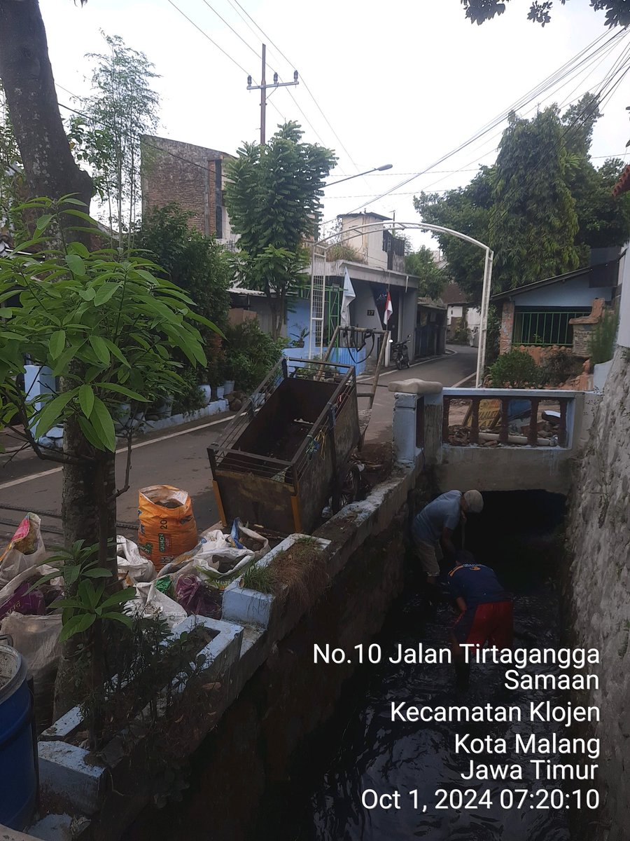 edixp's tweet photo. Pakai 2 org saja,fokus efektif dan berkelanjutan .mudah² han lancar

● Cost kecil 
● Mengkaryakan  warga sekitar
● Berkelanjutan tidak hanya 1-2 X Saja
● Next mimpi menjadikan kampung bersih,umkm mikro berjalan ..sehingga warga ikut merasakan. AMIN² https://t.co/vlfnODt6YV
